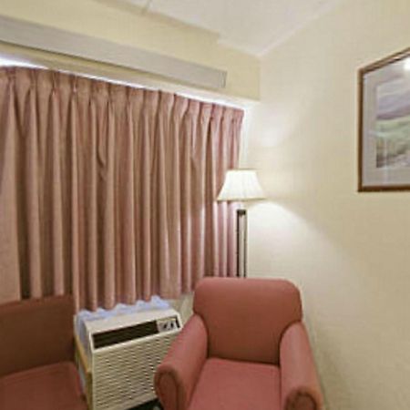 Royal Inn Charlotte Bagian luar foto