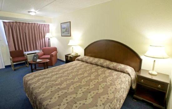 Royal Inn Charlotte Bagian luar foto
