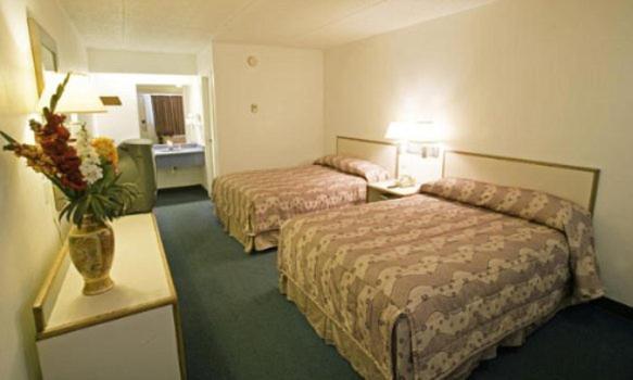 Royal Inn Charlotte Bagian luar foto