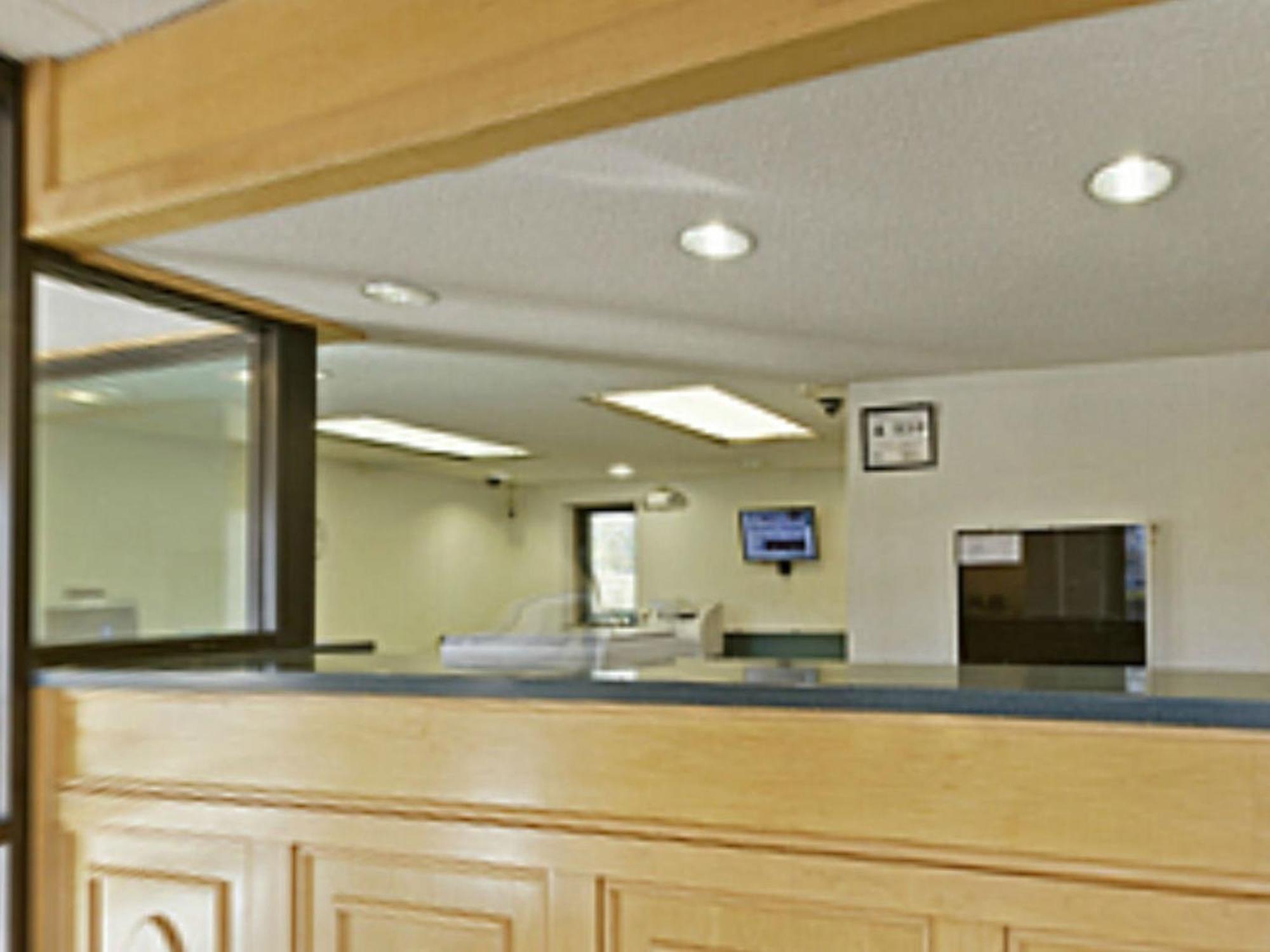 Royal Inn Charlotte Bagian luar foto