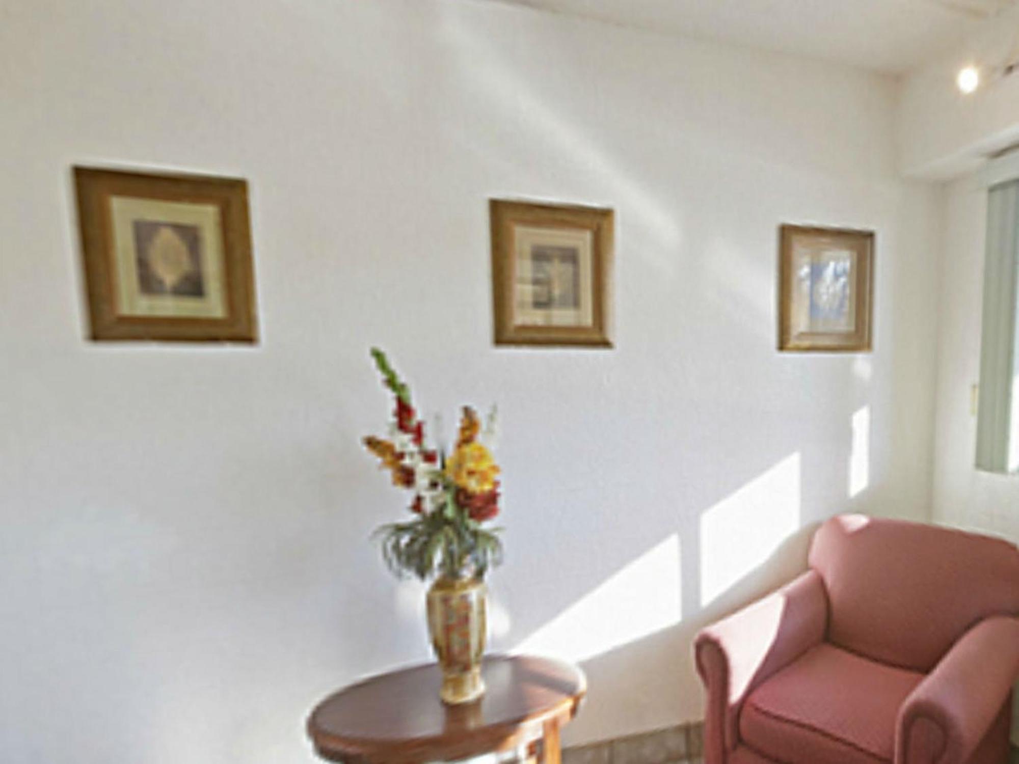 Royal Inn Charlotte Bagian luar foto