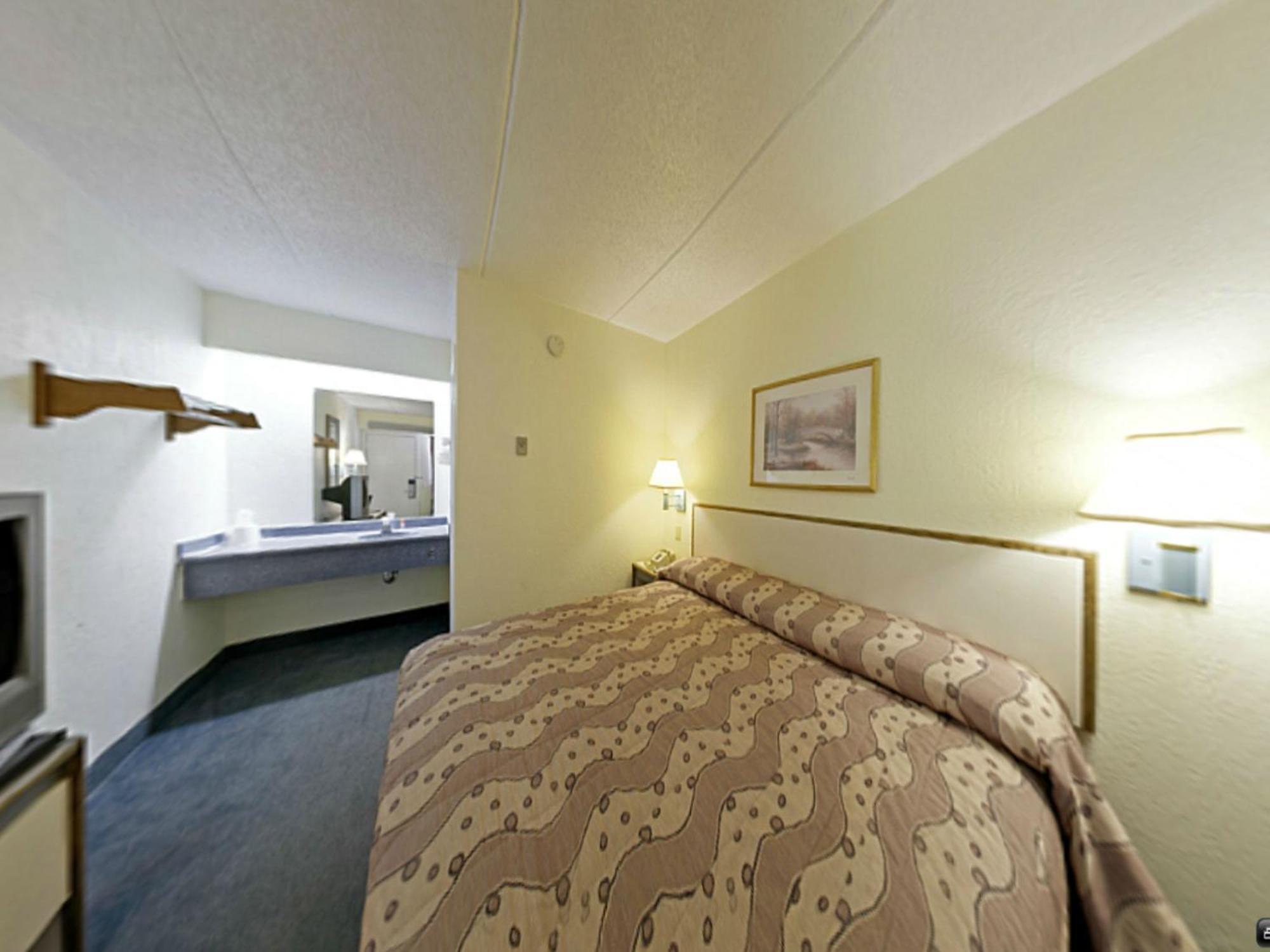 Royal Inn Charlotte Bagian luar foto