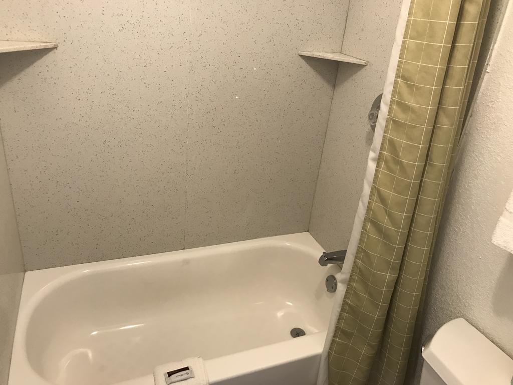Royal Inn Charlotte Bagian luar foto
