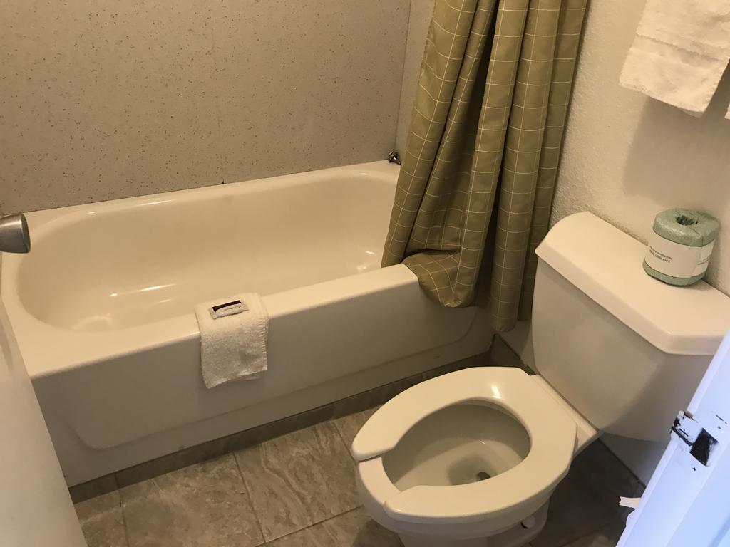 Royal Inn Charlotte Bagian luar foto