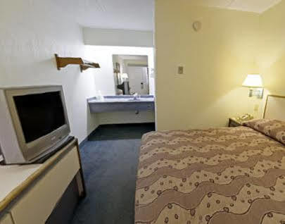 Royal Inn Charlotte Bagian luar foto