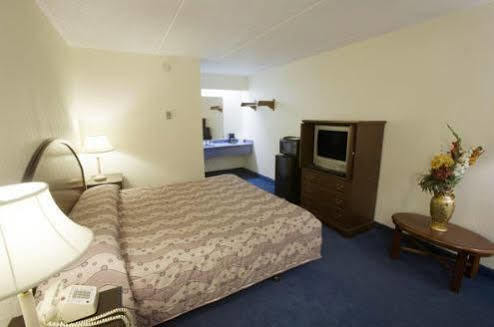 Royal Inn Charlotte Bagian luar foto