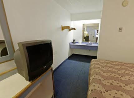 Royal Inn Charlotte Bagian luar foto